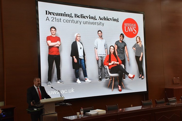 英国西苏格兰大学凤凰国际创意利生手机